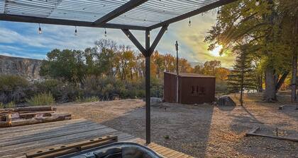 Pet-Friendly Wind River Deluxe King w/ Mountain View, Hot tub & Parking