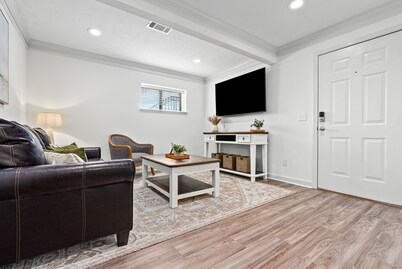 Spacious Auburn Condo - 3BR Near Campus + King Suite