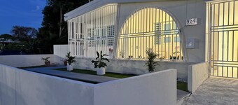 Casa Mi Luz Ilumina tu Estancia con Elegancia y Confort en San Juan