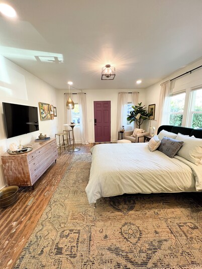 Citrus Studio 3 Relaxed Central Vibe