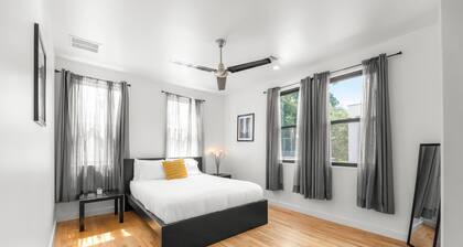 East Austin Condo - 2 Bedrooms & Parking