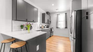 Apartment, 2 Bedrooms, Balcony, City View | Private kitchen | Full-sized fridge, microwave, oven, stovetop