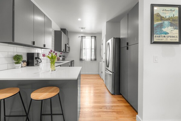 Apartment, 2 Bedrooms, Balcony, City View | Private kitchen | Full-sized fridge, microwave, oven, stovetop - East Austin Condo - 2 Bedrooms & Parking (Austin)