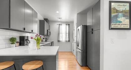 East Austin Condo - 2 Bedrooms & Parking