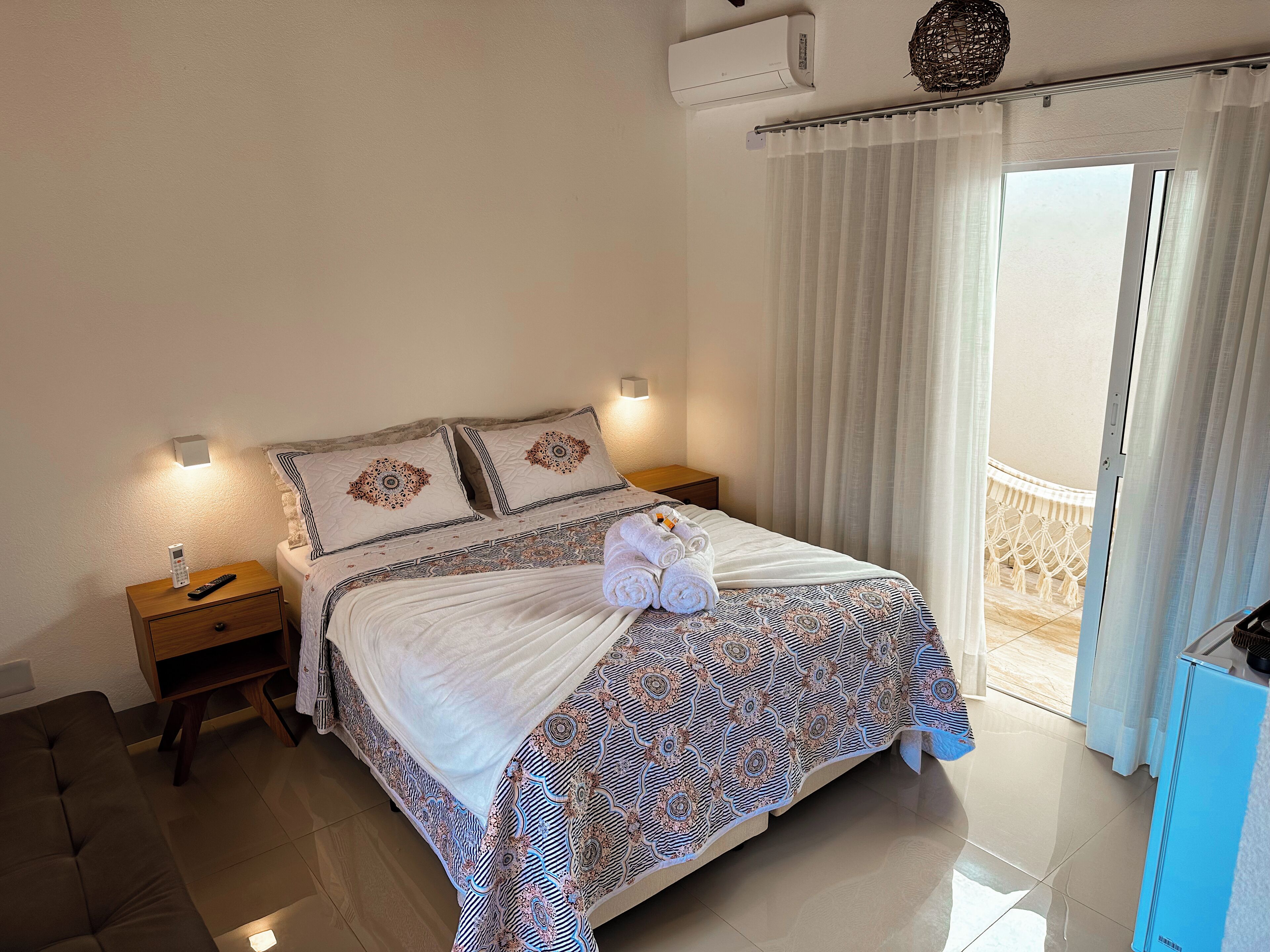 واي فاي مجانًا وملاءات أسرّة