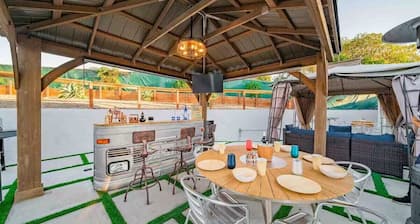 Melrose Exec Studio Queen + Bunk - Pet-Friendly