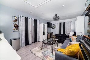 TV, printers - Melrose Exec Studio Queen + Bunk - Pet-Friendly (Vista)