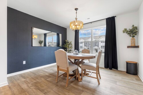 Elegant New Home Near Lakes - Relax & Unwind!