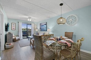 TV, video games, books - Prime Dates Available! —Sun, Sand & Ocean Breezes! Snowbirds Welcome! (St. Augustine)