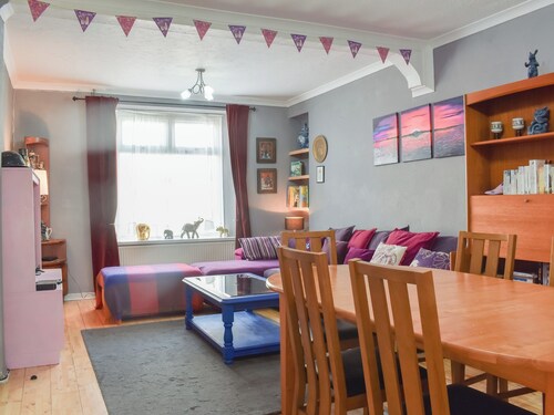 3 bedroom accommodation in Banwen Neath