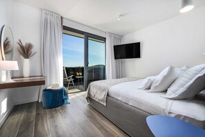 5 bedrooms, iron/ironing board, free WiFi, bed sheets