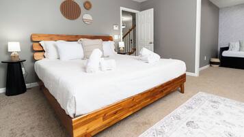 5 bedrooms, desk, iron/ironing board, travel crib