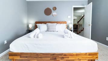 5 chambres, bureau, fer et planche à repasser, lit parapluie