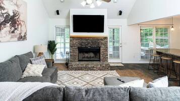 Smart TV, fireplace