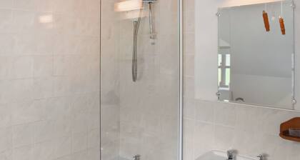 2 bedroom accommodation in Middlewich