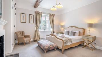 6 bedrooms, free WiFi, bed sheets