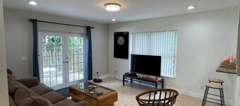 Spacious 5Bdrm, 3Bath Ideal for Families & Groups in charming West Palm Beach