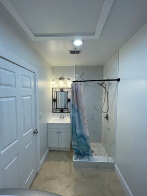 Shower, hair dryer, towels, toilet paper - Peaceful neighborhood - Families & Work Stays (West Palm Beach)