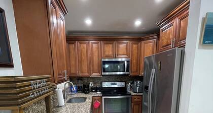 Spacious 5Bdrm, 3Bath Ideal for Families & Groups in charming West Palm Beach