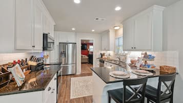 Coffee/tea maker, fridge, microwave, oven