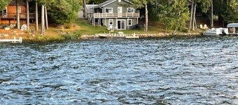 Charming 2-bedroom cabin 30 feet from the shores of  Mid Lake on Minocqua Chain 