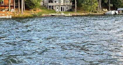 Charming 2-bedroom cabin 30 feet from the shores of Mid Lake on Minocqua Chain