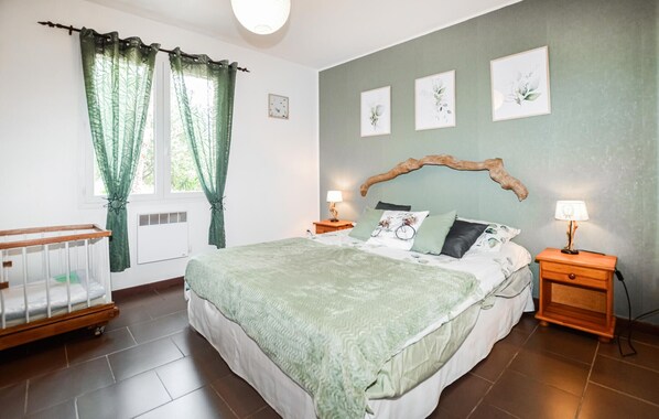 1 bedroom, travel crib, free WiFi