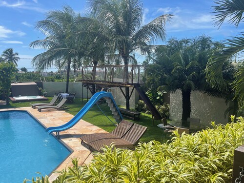 Cozy house near Beach Park accommodates 14 people, jacuzzi, barbecue