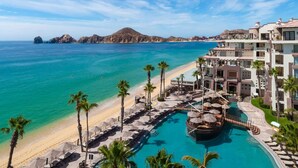 A resort with a pool, beach, and ocean views. - Confirmed reservation 2 bdrm suite at Villa Del Arco Great views,  on the beach. (Cabo San Lucas)
