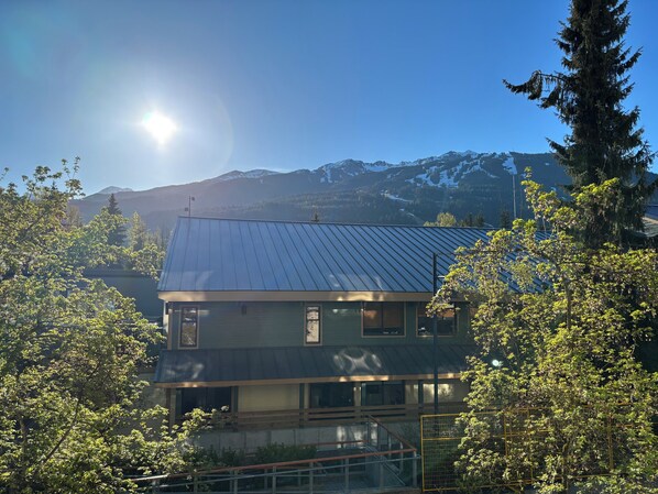 Exterior - Stylish 2 bedroom in Whistler Village-Eagle Lodge! (Whistler)