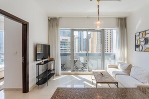 TV - Charming 1 Bed l Steps from Marina Promenade (Dubai Marina)