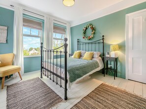 3 多间卧室、免费 WiFi、床单