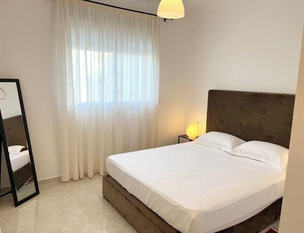 2 dormitorios, tabla de planchar con plancha, wifi y ropa de cama