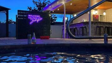 Bar (en la propiedad)