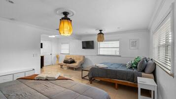 4 bedrooms, desk, iron/ironing board, free WiFi