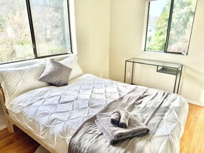 4 عدّة غرف نوم ومكتب ومكواة/لوح كي وواي فاي