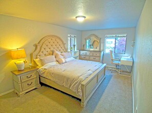 4 bedrooms, desk, iron/ironing board, WiFi