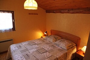 1 chambre, fer et planche à repasser, lit parapluie, Wi-Fi gratuit
