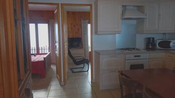 1 bedroom, iron/ironing board, travel cot