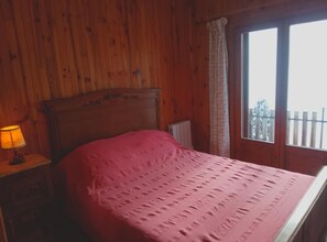 1 間睡房、熨斗/熨衫板、可攜式嬰兒床