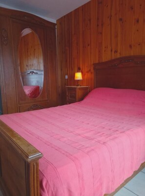 1 soveværelse, strygejern/strygebræt, weekendseng