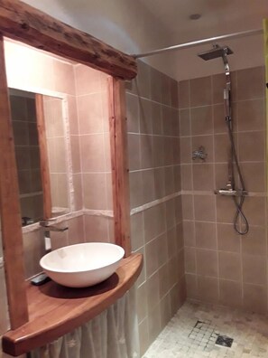 Douche, séchoir à cheveux