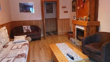 Télévision, cheminée