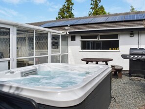 Terrace/patio - 4 bedroom accommodation in Aberystwyth (Aberystwyth)