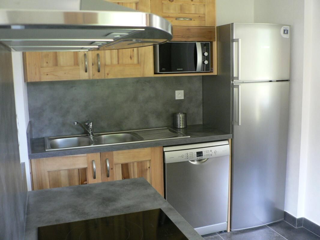 Køleskab, mikrobølgeovn, ovn, kogeplade