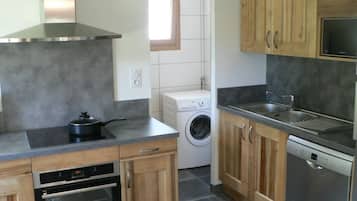 Køleskab, mikrobølgeovn, ovn, kogeplade