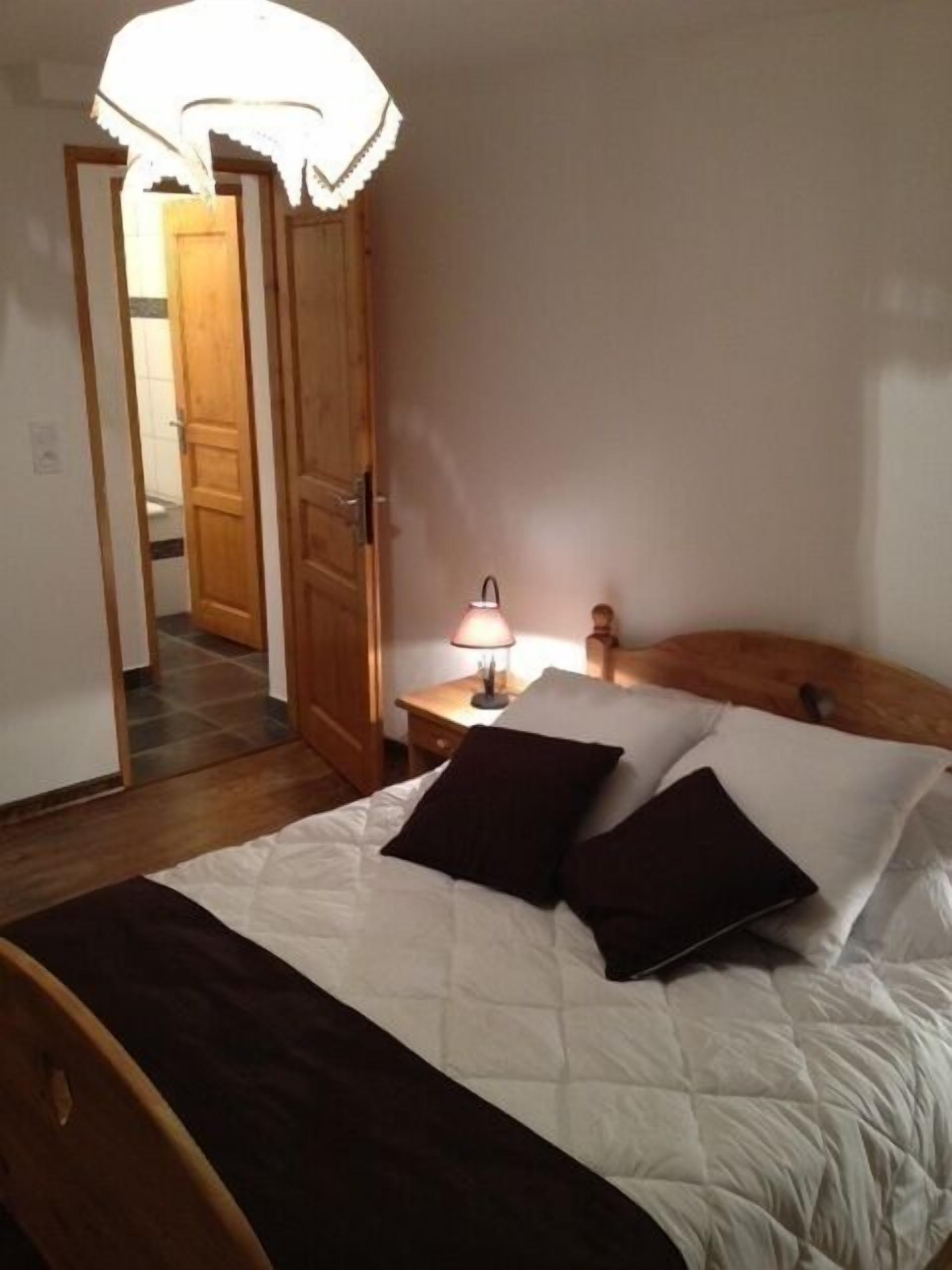 4 chambres, fer et planche à repasser, lit parapluie, Wi-Fi gratuit