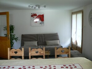 3 bedrooms, iron/ironing board, travel crib, free WiFi