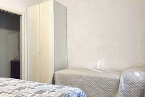 2 bedrooms, WiFi, bed sheets - RM11 - Senigallia, three-room apartment facing the sea (Senigallia)