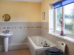 Towels - 3 bedroom accommodation in Caernarfon (Caernarfon)